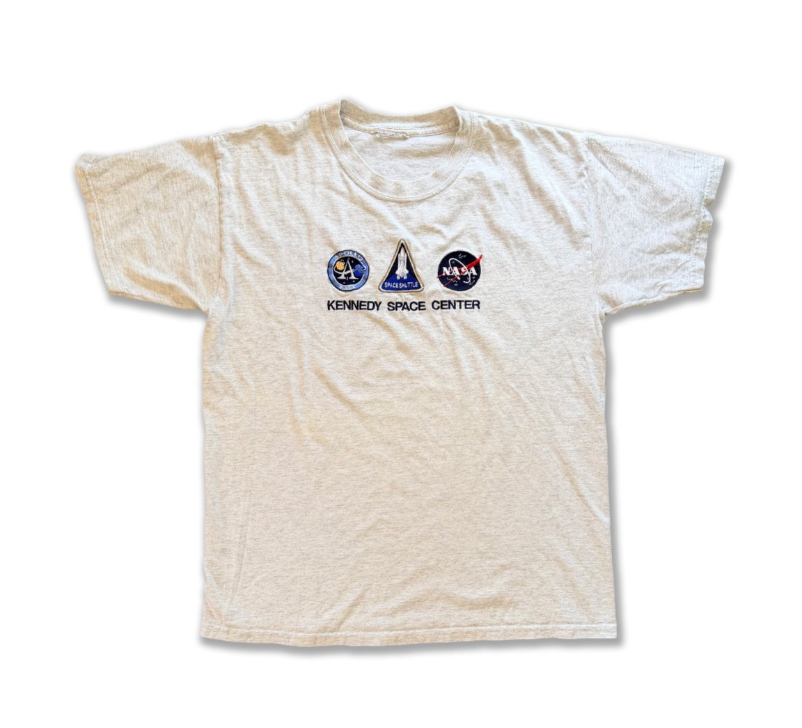 VTG KENNEDY SPACE CENTER Apollo NASA Space Shuttle NASA Patches LARGE TShirt