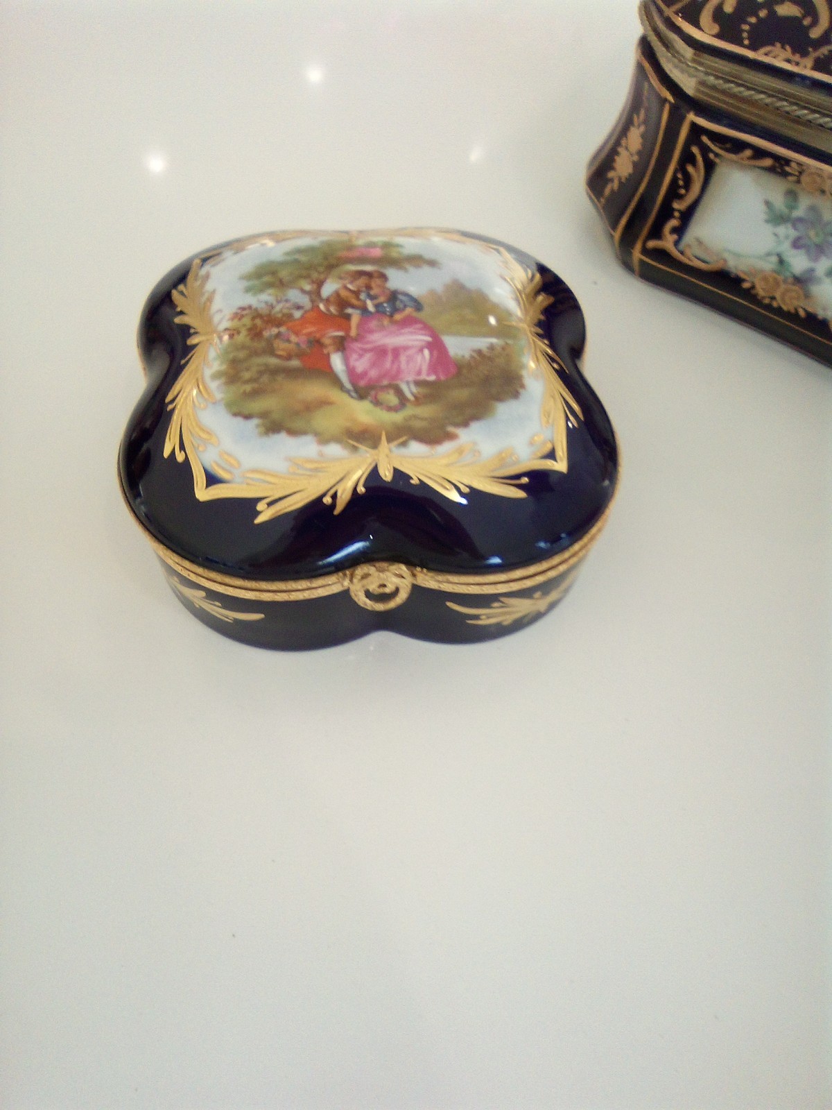 VINTAGE LIMOGES courting couple COBALT BLUE AND GOLD PORCELAIN TRINKET BOX VINTAGE LIMOGES courting couple COBALT BLUE AND GOLD PORCELAIN TRINKET BOX