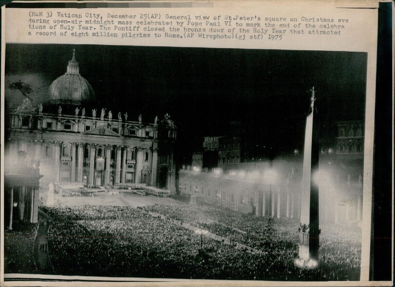 1975 St Peters Square Vatican City Mass Pontiff Holy Year Night Wirephoto 8x10