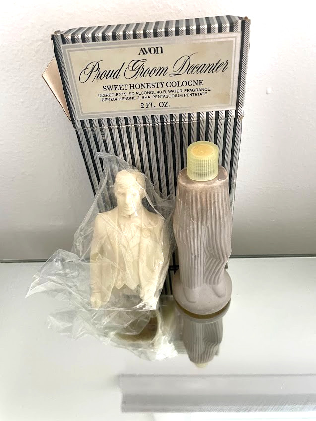 NEW VINTAGE Avon Proud Groom WEDDING Sweet Honesty Cologne Decanter + BOX