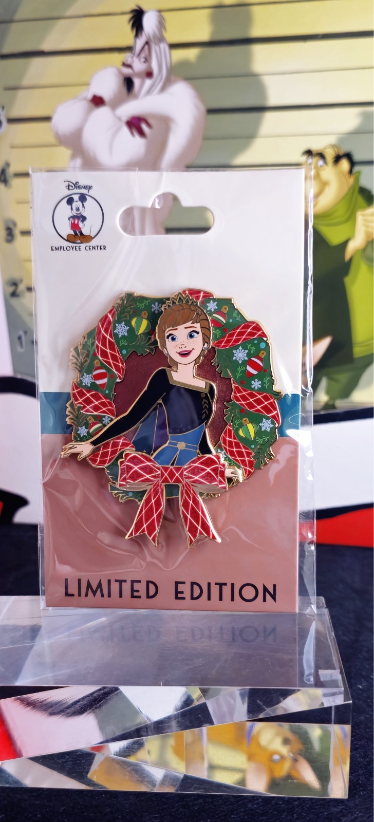 TWDC Store Holiday Wreath 2022 Pin - Anna Frozen