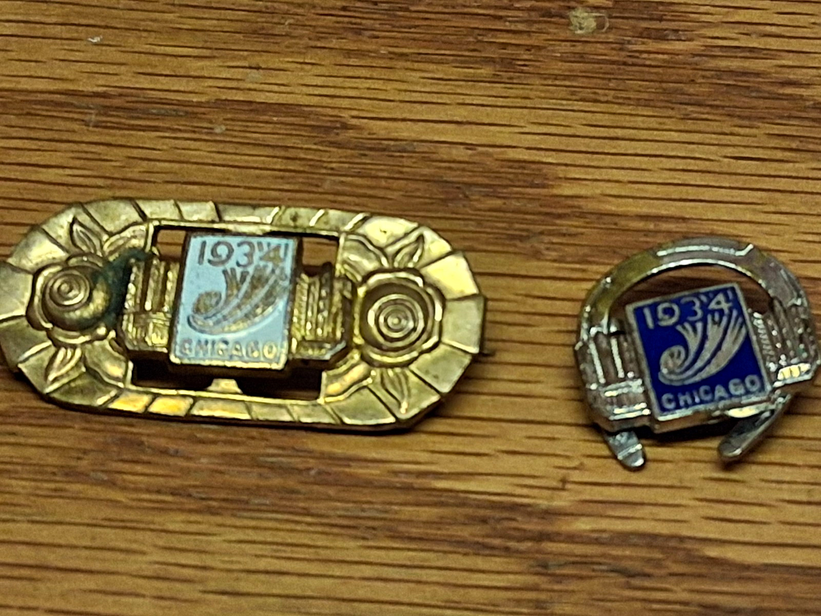 1934 Chicago World’s Fair 1933-34 Pinback Enamel Pins Lot of 2 rare 