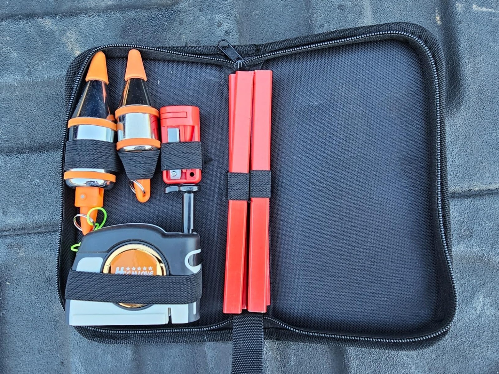 Magnetic Plumb Bob Kit with Self-Shrinking Box Magnetic Plumb Bob Kit with Self-Shrinking Box