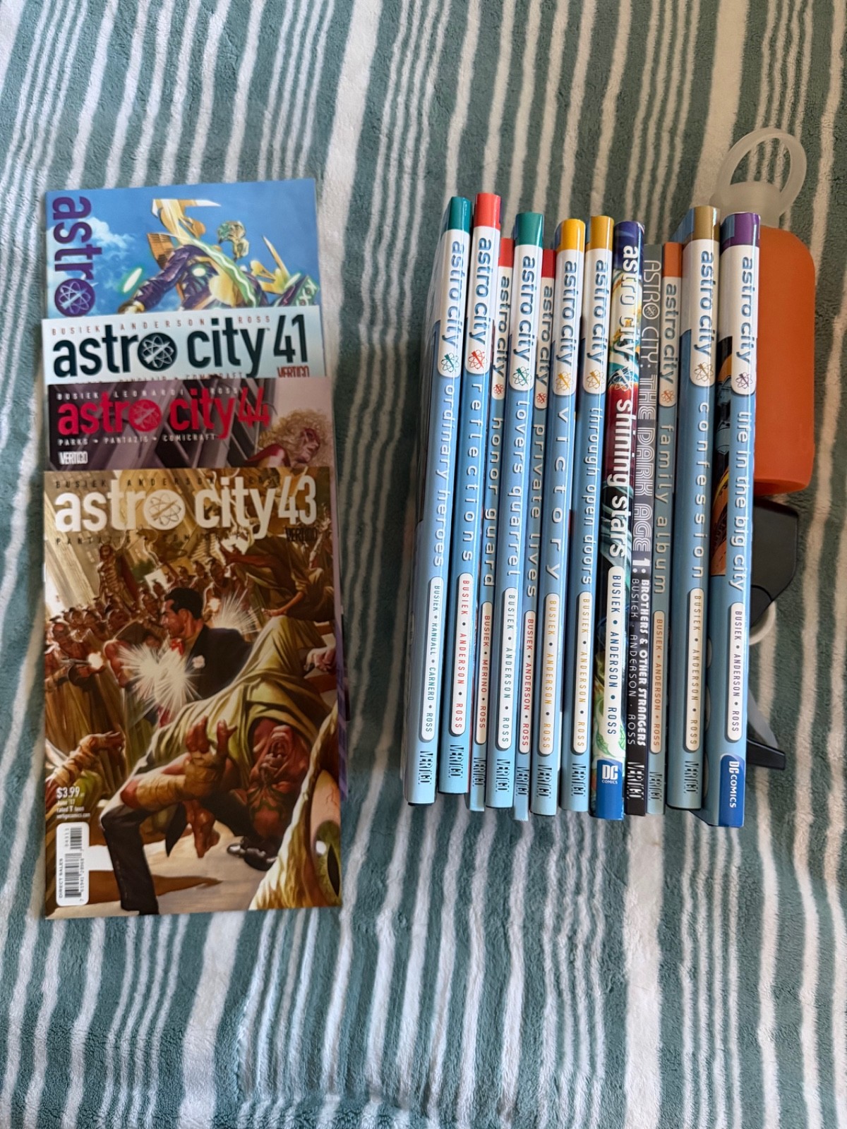 LOT OF 12 Col. Ed. DC/VERTIGO\'s ASTRO CITY  (2011-2017, hc/sc mixes) + 4 issues
