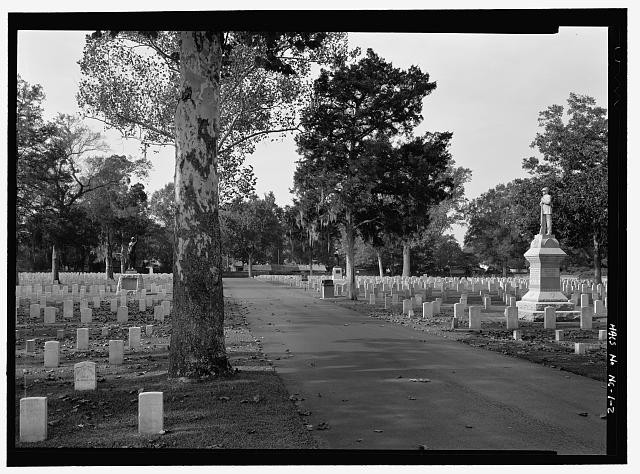 Photo:New Bern NC New Bern National Cemetery 2004 Main Road Monuments