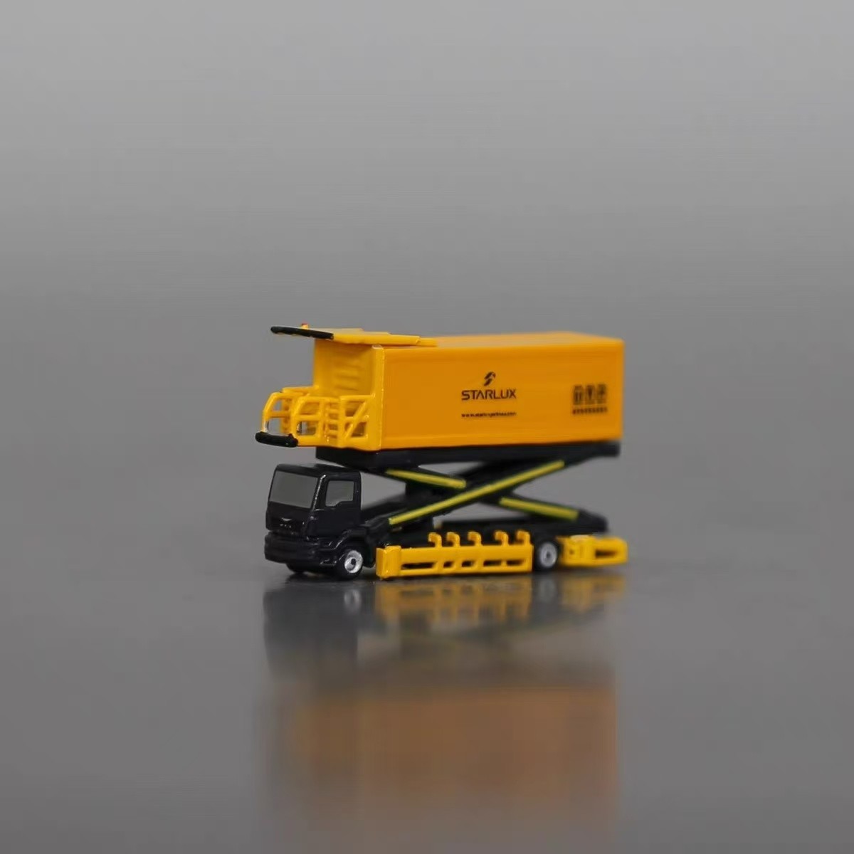 1:400/200/144 scale STARLUX single-axle aircraft catering truck GSE model