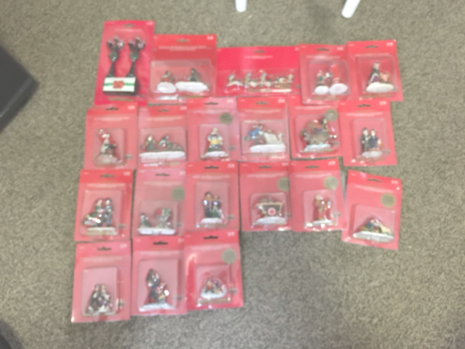20 Santa\'s Workbench accessories/never opened