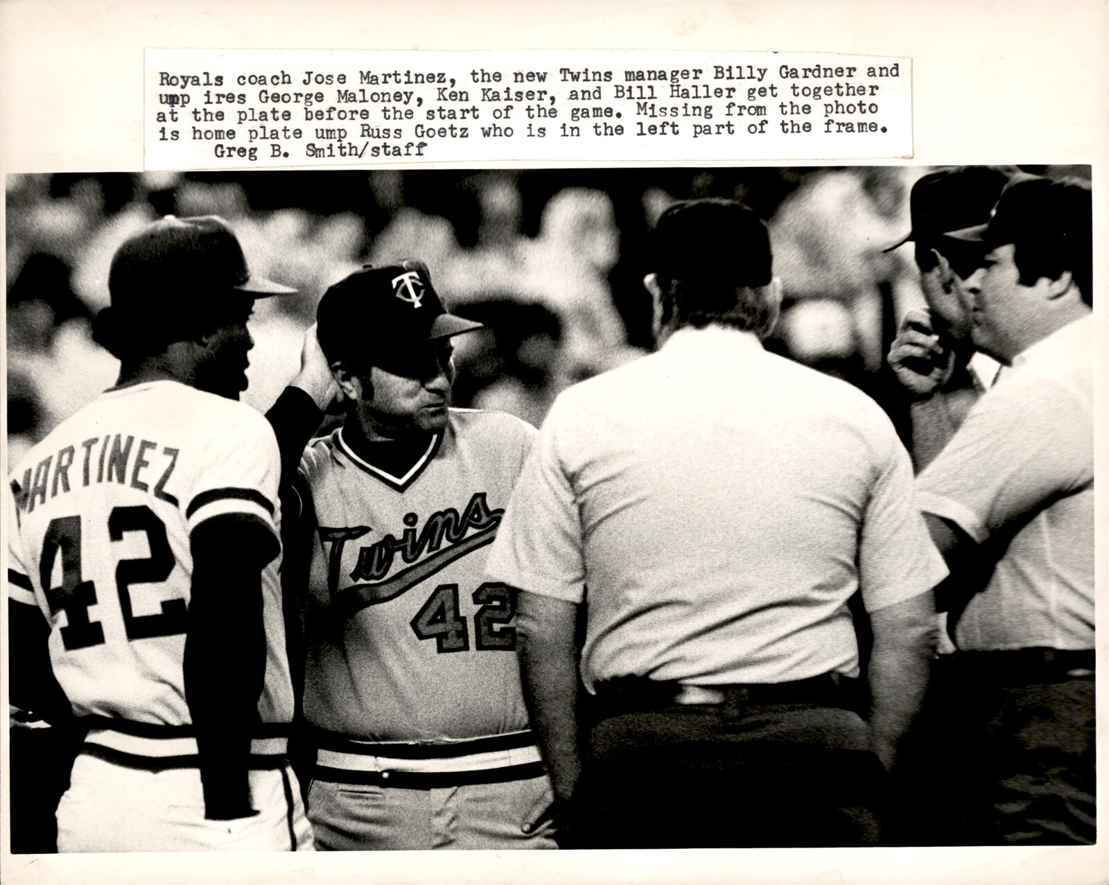 LD315 Original Photo KC ROYALS COACH JOSE MARTINEZ + TWINS MANAGER BILLY GARDNER