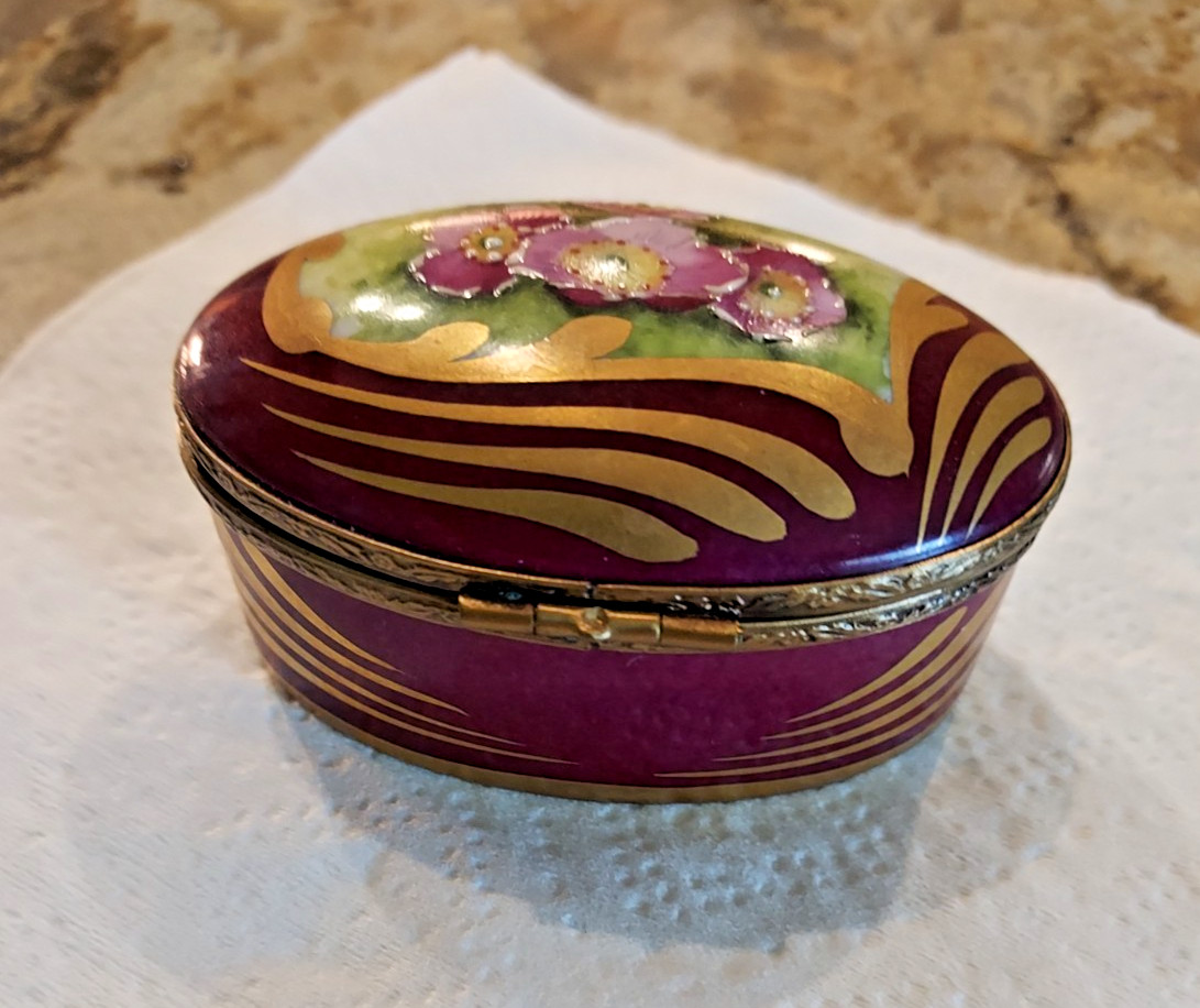 Limoges Peint MainPorcelain Trinket Box France Ltd. Edition-GR Initials on front Limoges Peint MainPorcelain Trinket Box France Ltd. Edition-GR Initials on front