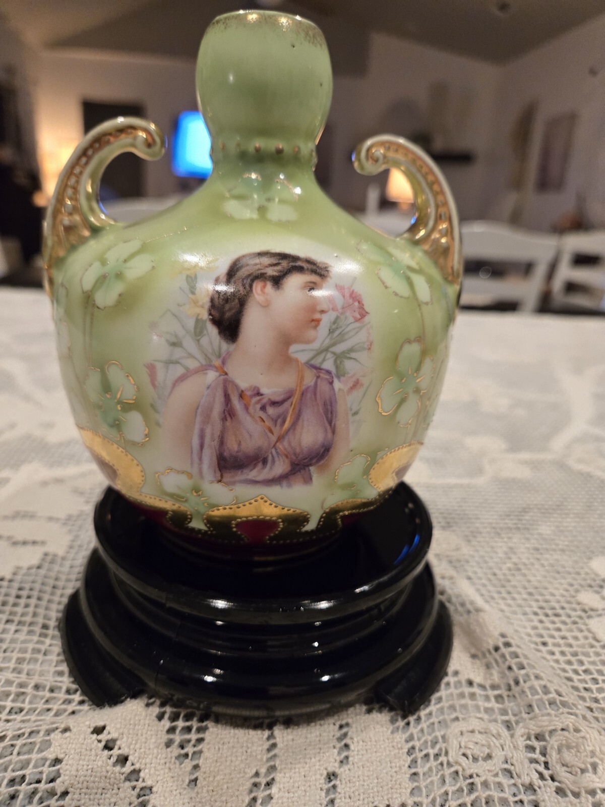 Antique Royal Saxe German Portait Vase 7 Inch Absolutely Stunning On A Stand