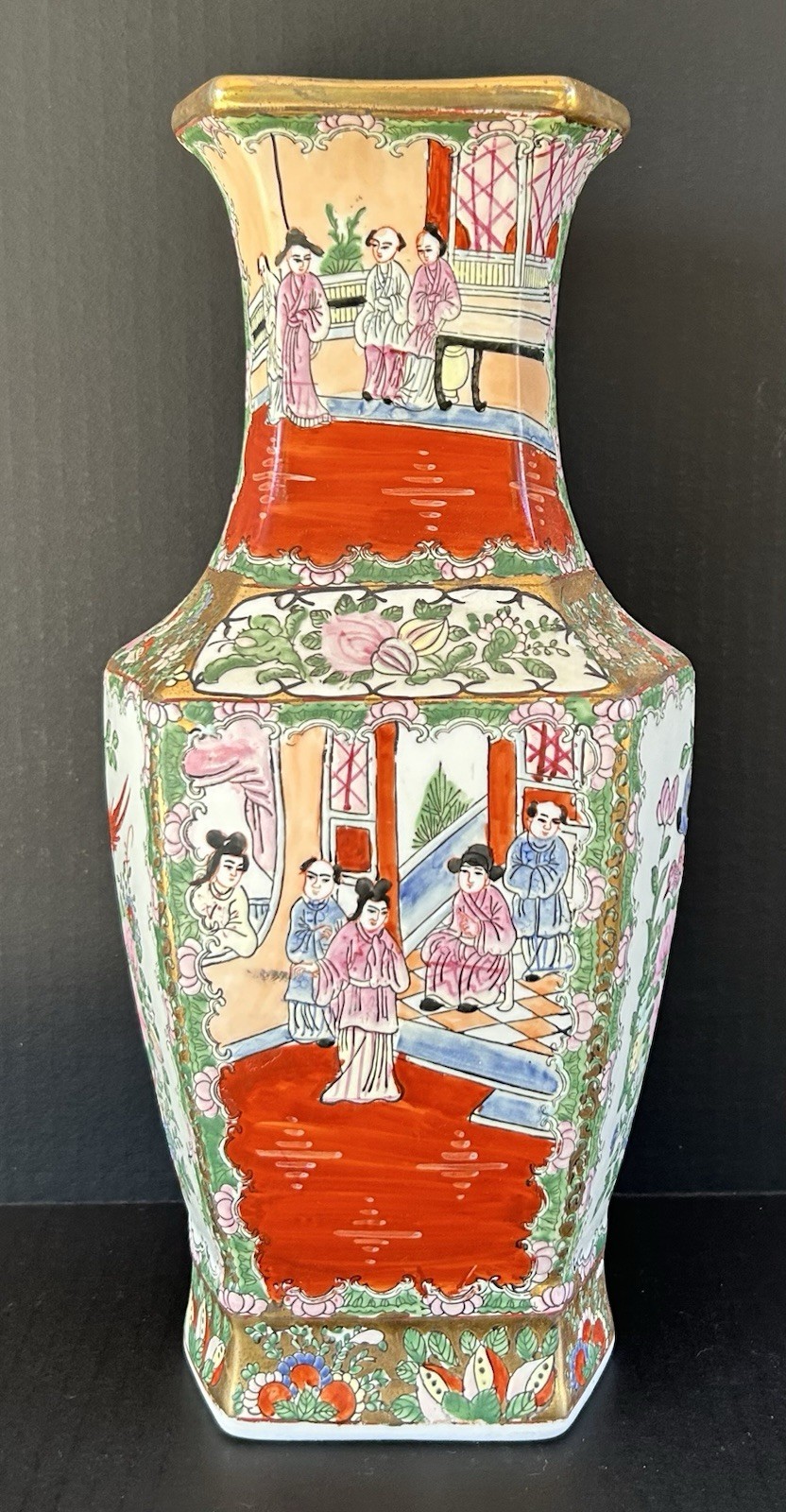 Chinese Export Famille Rose Medallion Vase 14\ Chinese Export Famille Rose Medallion Vase 14\