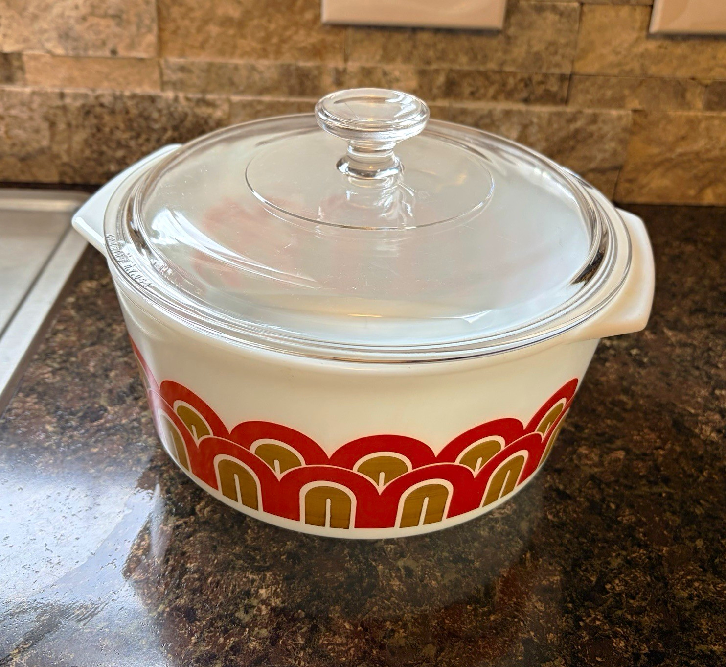 Vintage Pyrex 475-B Round Glass Casserole/Lid 2 1/2 QT Arches Designs Fish Scale