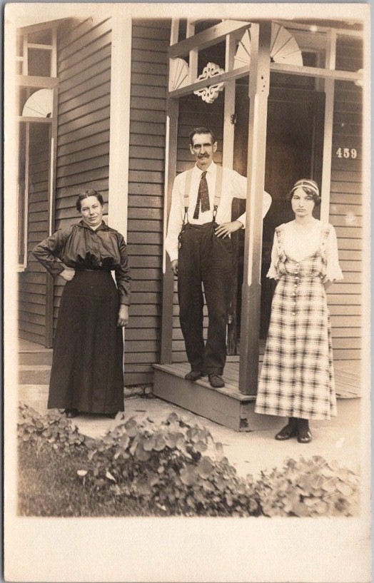Vintage 1920s Real Photo RPPC Postcard Small Family / House Porch / Nice Image