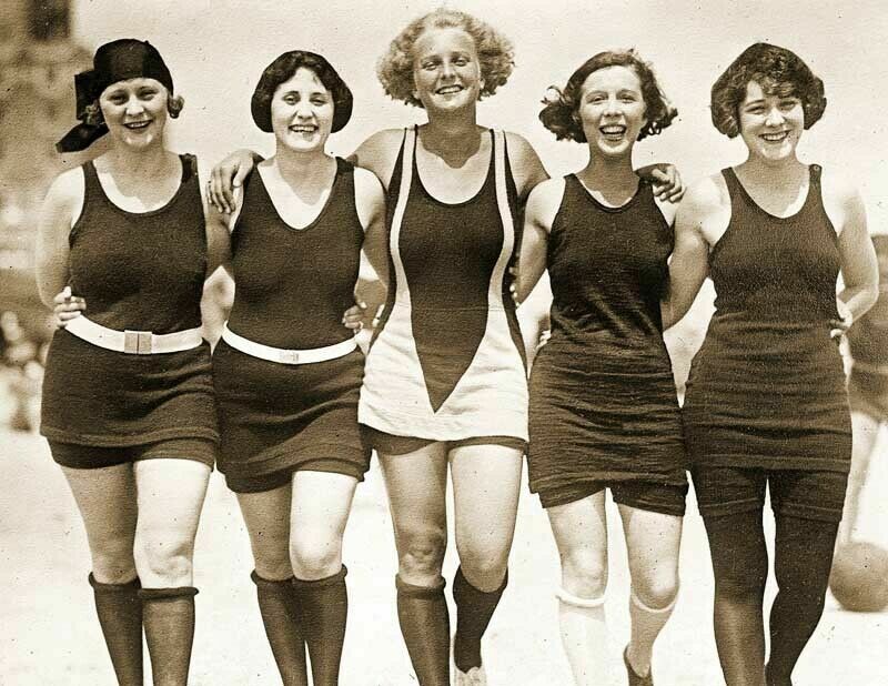 1925 Bathing Beauties Posing at the Beach Vintage Old Photo 8.5 1925 Bathing Beauties Posing at the Beach Vintage Old Photo 8.5