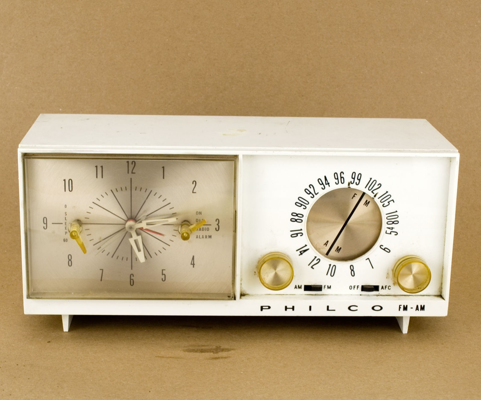 Vintage Philco AM FM Tube Clock Radio White Molded Cabinet Restoration Repair
