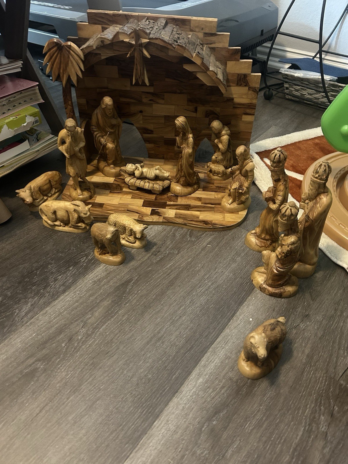VINTAGE OLIVE WOOD NATIVITY SET 16  pcs  HAND CARVED in BETHLEHEM THE HOLY LAND