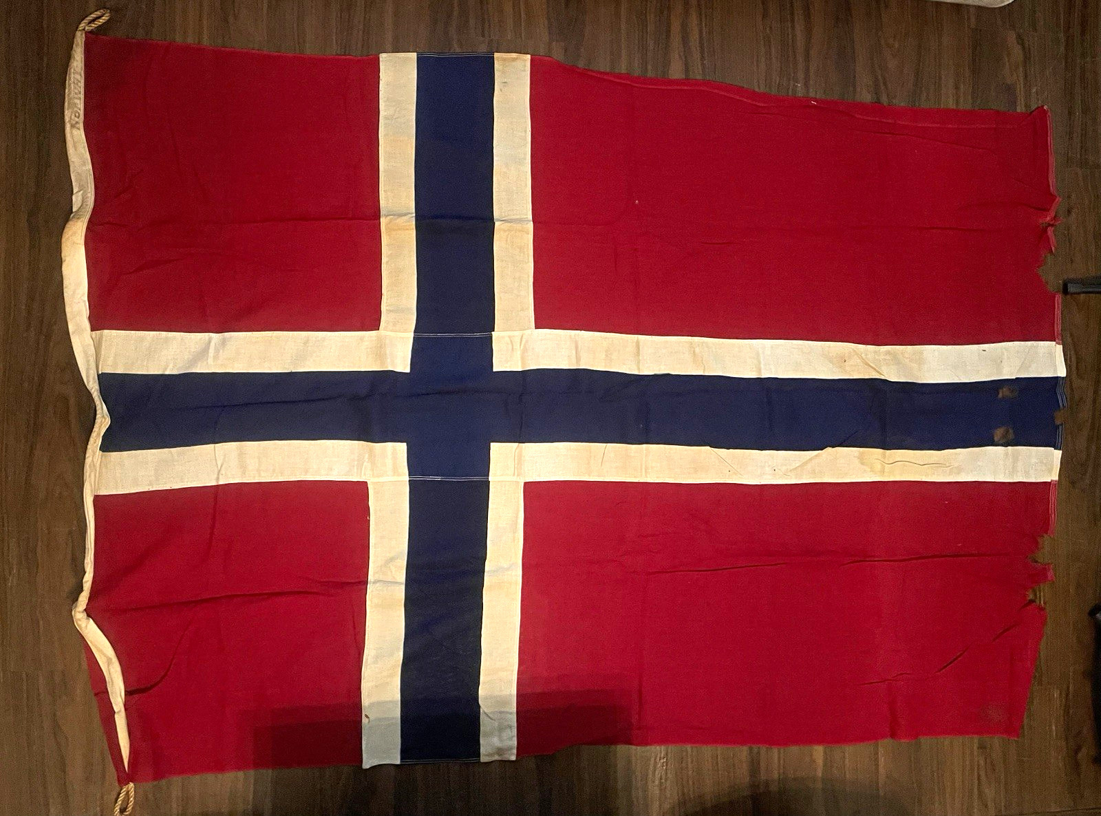 Large Vintage Norwegian/Norway Flag, sewn Bunting Construction. Rope Hoist