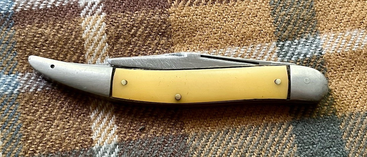 Vintage Ulster Yellow Handle Fishing Knife 1876-1941