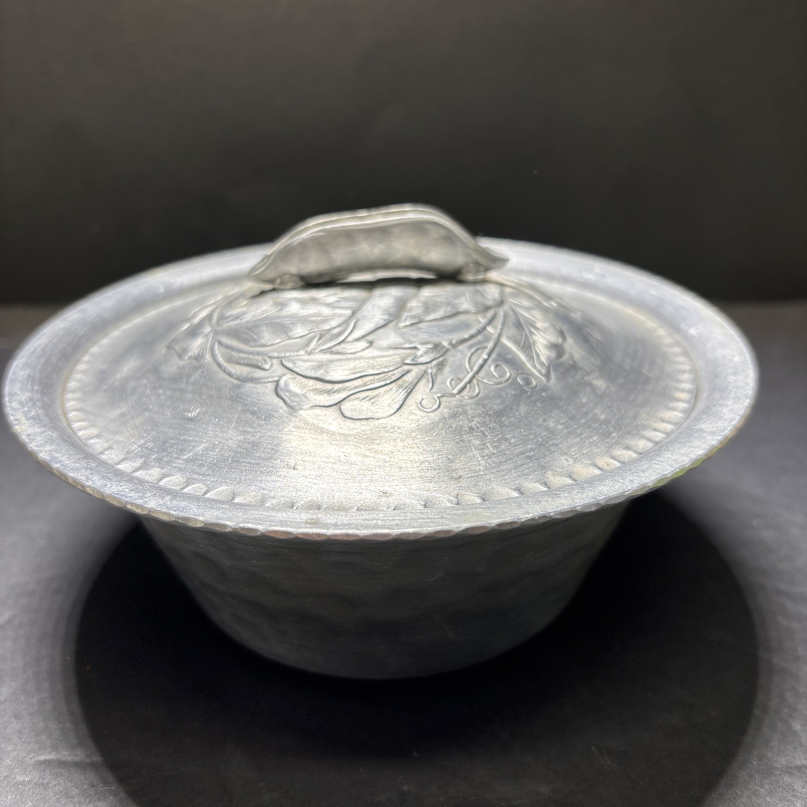  Everlast Hand Forged Hammered Aluminum Bowl With Lid Pea Design 1038 Bowl