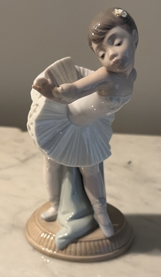 NAO by Lladró Ballerina Figurine My First Bow #1150 1991 Made In Spain RETIRED