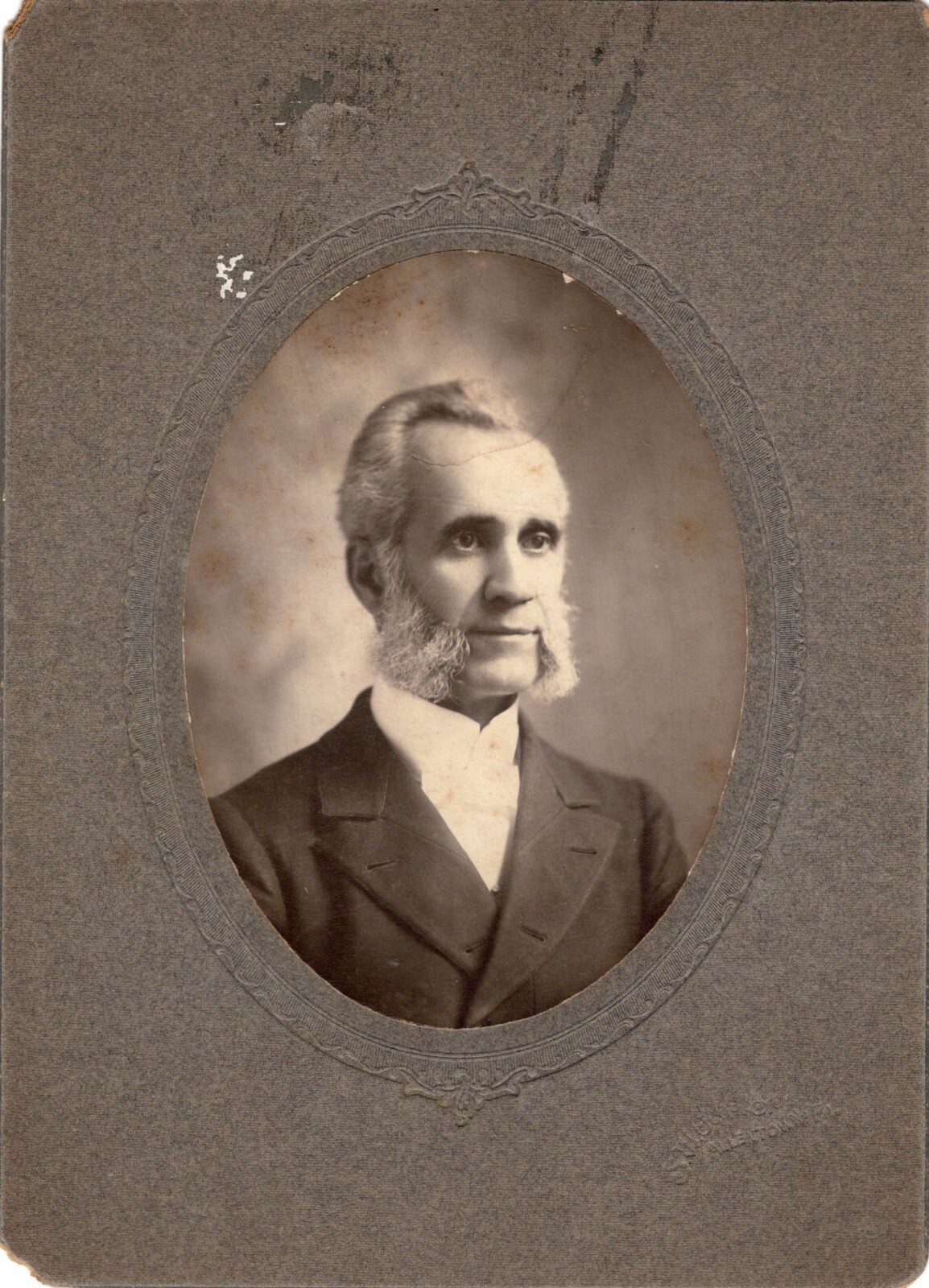 DISTINGUISHED OLDER GENTLEMAN : WONDERFUL SIDEBURNS : VINTAGE PHOTOGRAPH