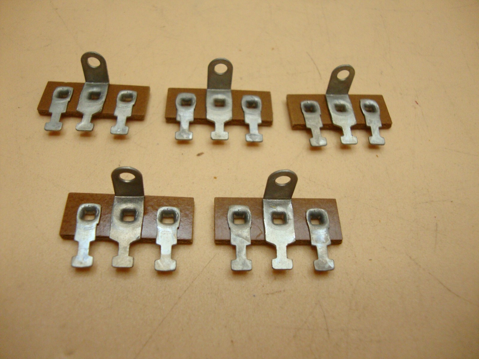 Terminal Strip, 3 Lug, 1 Lug Common, Phenolic Terminal Strip NOS (M107) (Qty 5)