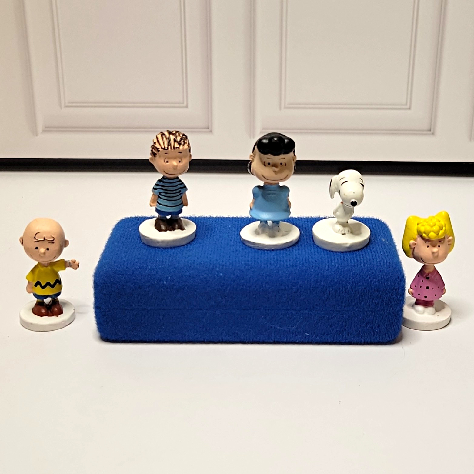 Peanuts Worldwide LLC Peanuts Mini Figurines Lot of 5 Charlie Brown Snoopy +