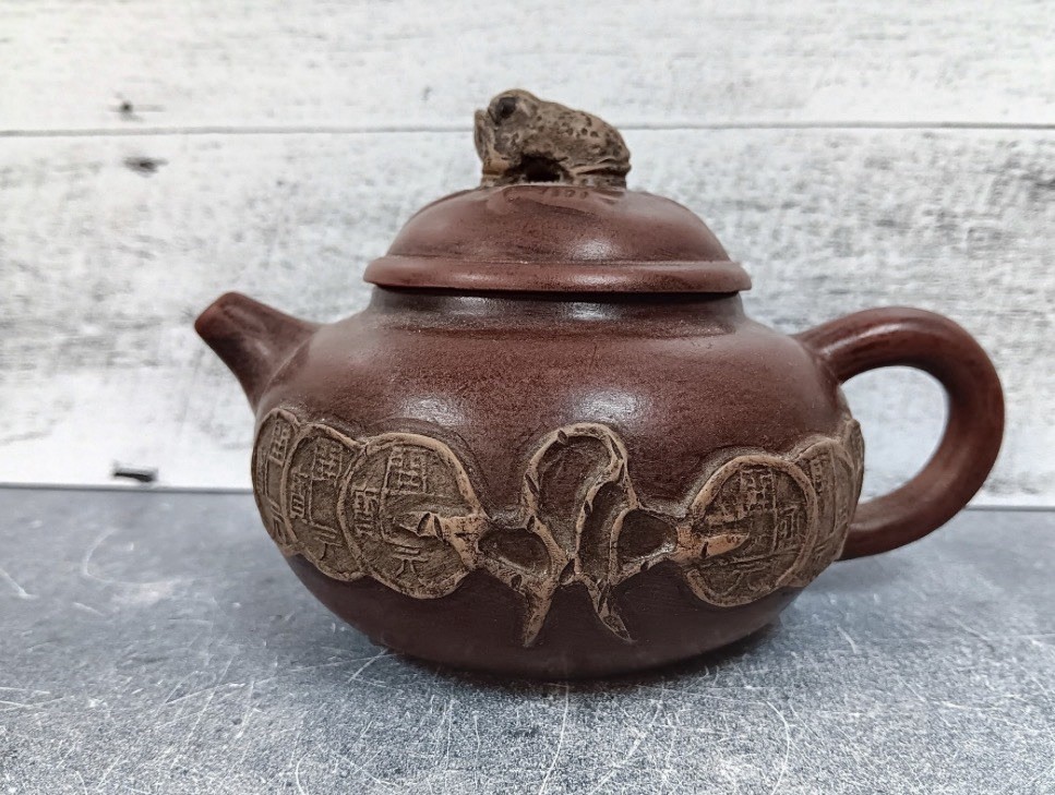 Vintage Chinese Yixing Zisha Red Clay Teapot Lotus Leaf Frog Finial Lid 5\