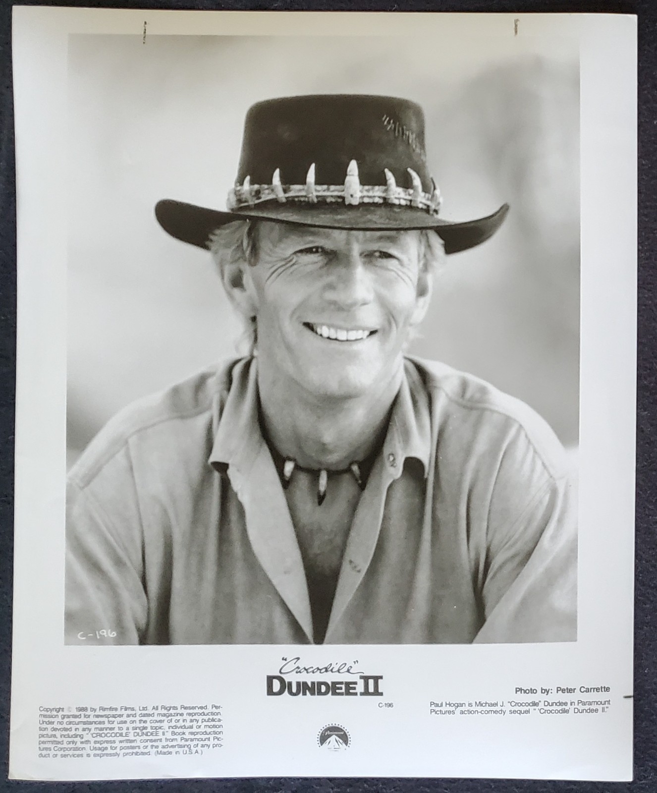 1988 Paul Hogan Crocodile Dundee II Australia Hollywood 8x10 PR Photograph