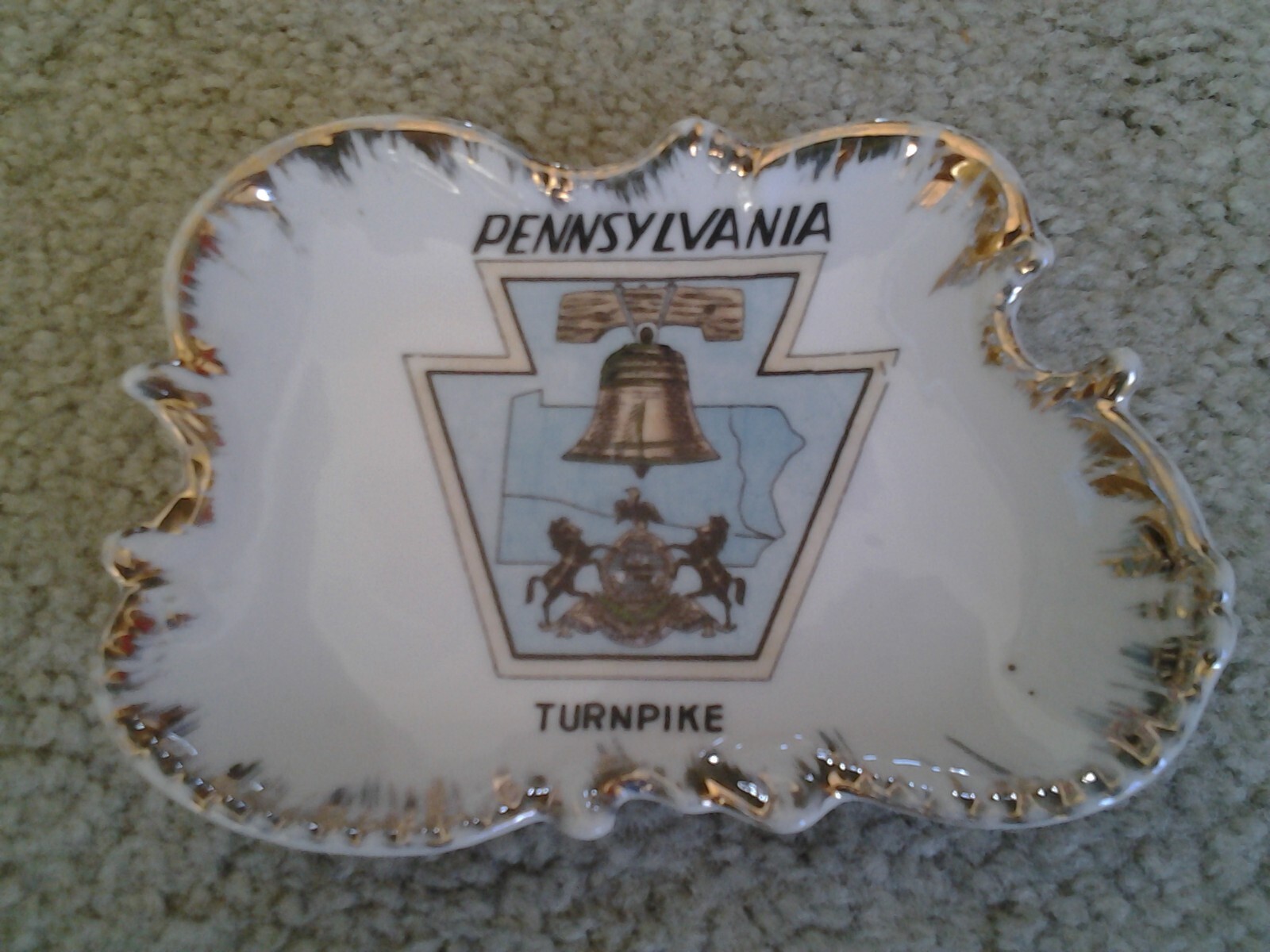 PENNSYLVANIA TURNPIKE 1960\'s vintage souvenir ASHTRAY from estate MADE IN JAPAN PENNSYLVANIA TURNPIKE 1960\'s vintage souvenir ASHTRAY from estate MADE IN JAPAN