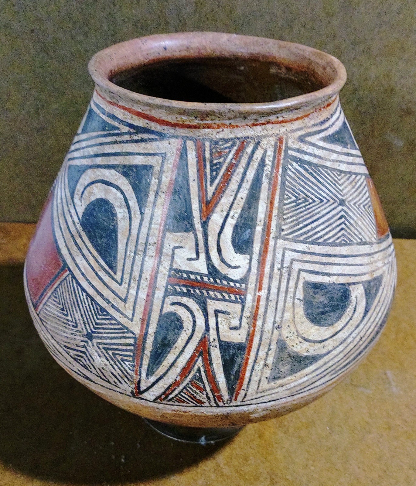 Large Prehistoric Casas Grandes Ramos Polychrome Jar - 9.5\