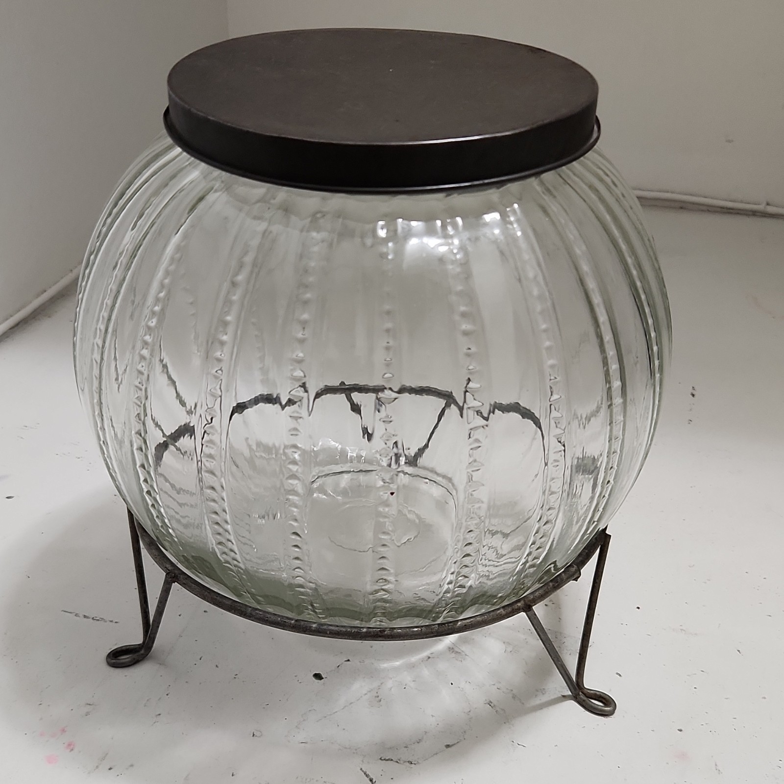Arcoroc Ribbed Clear Round Glass Candy Jar w/ Lid & Black Metal Stand