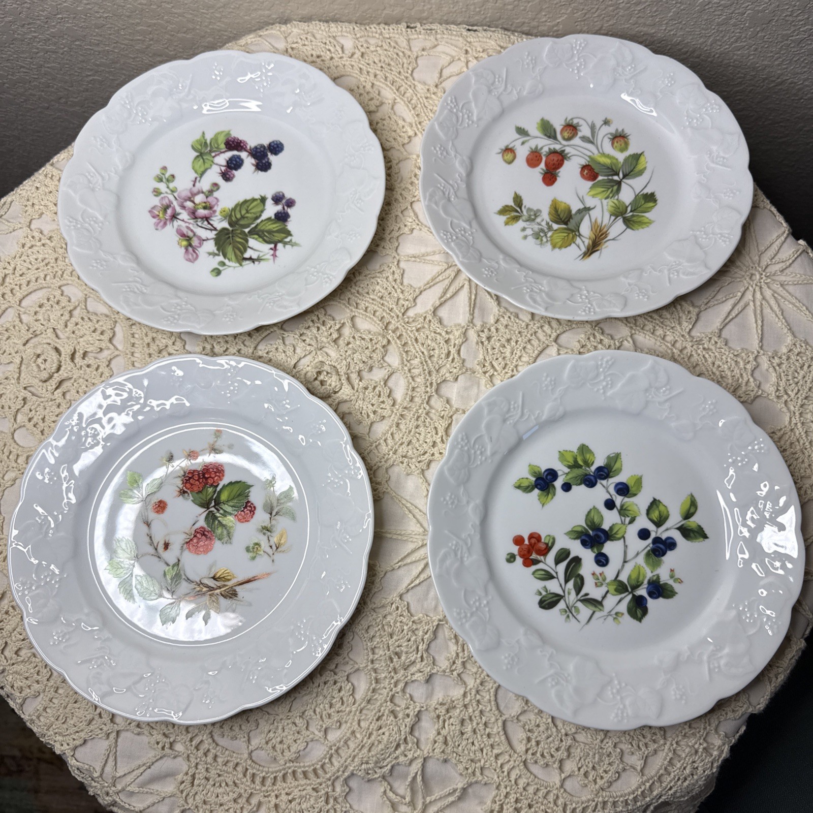 4 VINTAGE Dansk International Berry Salad Dessert Plates 8