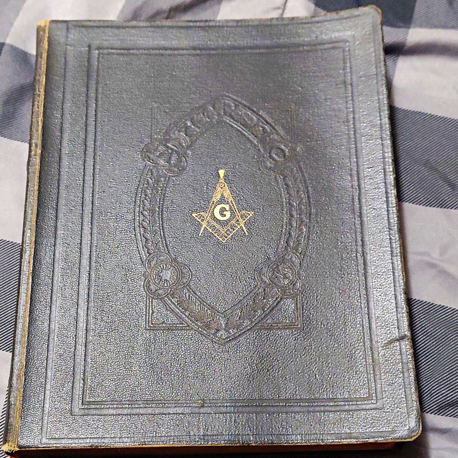 The Holy Bible Alphabetical Indexed Red Letter Old & New Testaments Signed 1942