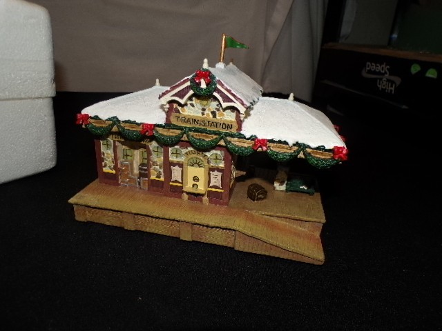 Hawthorne Village Thomas Kinkade Village Illuminated Train Station Resin 2008