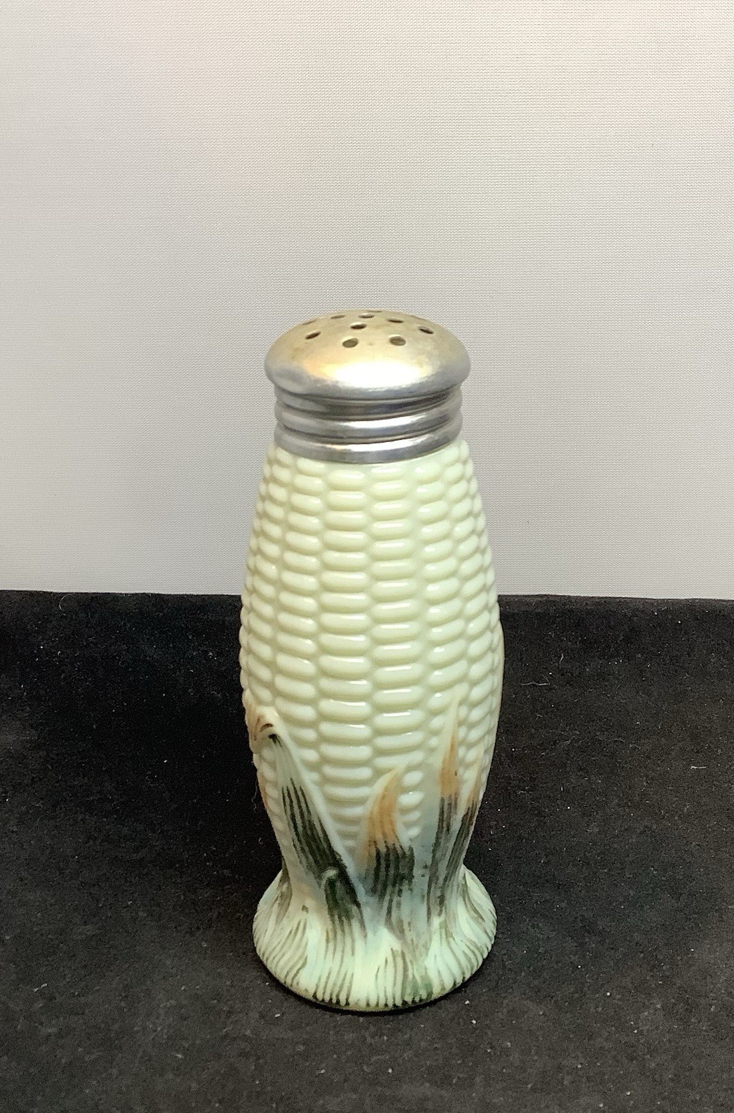 Antique Maize W L Libbey and Son Company Ear of Corn Green & Tan Leaves