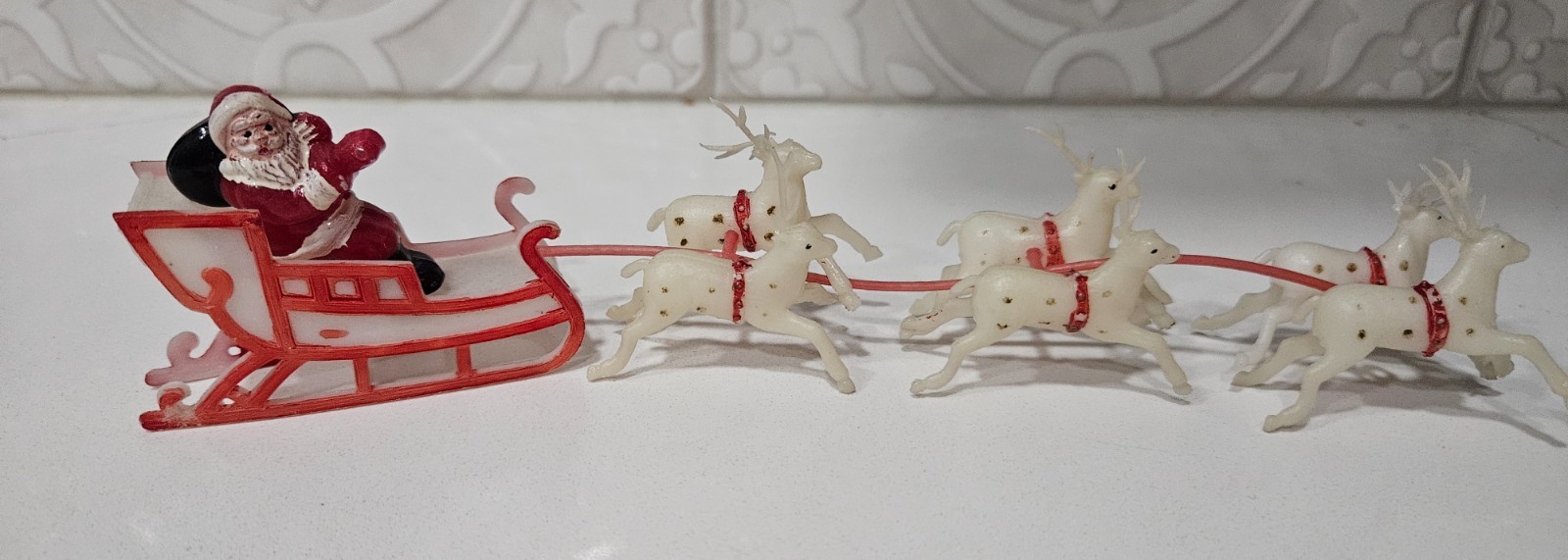 Vintage Santa Sleigh 6 Reindeer Plastic Christmas Decoration Vintage Santa Sleigh 6 Reindeer Plastic Christmas Decoration