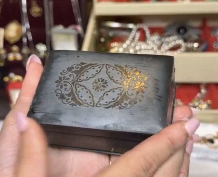 Small Vintage Metal Trinket Box w/ Lid Solid Rectangle for Trinkets or Jewelry