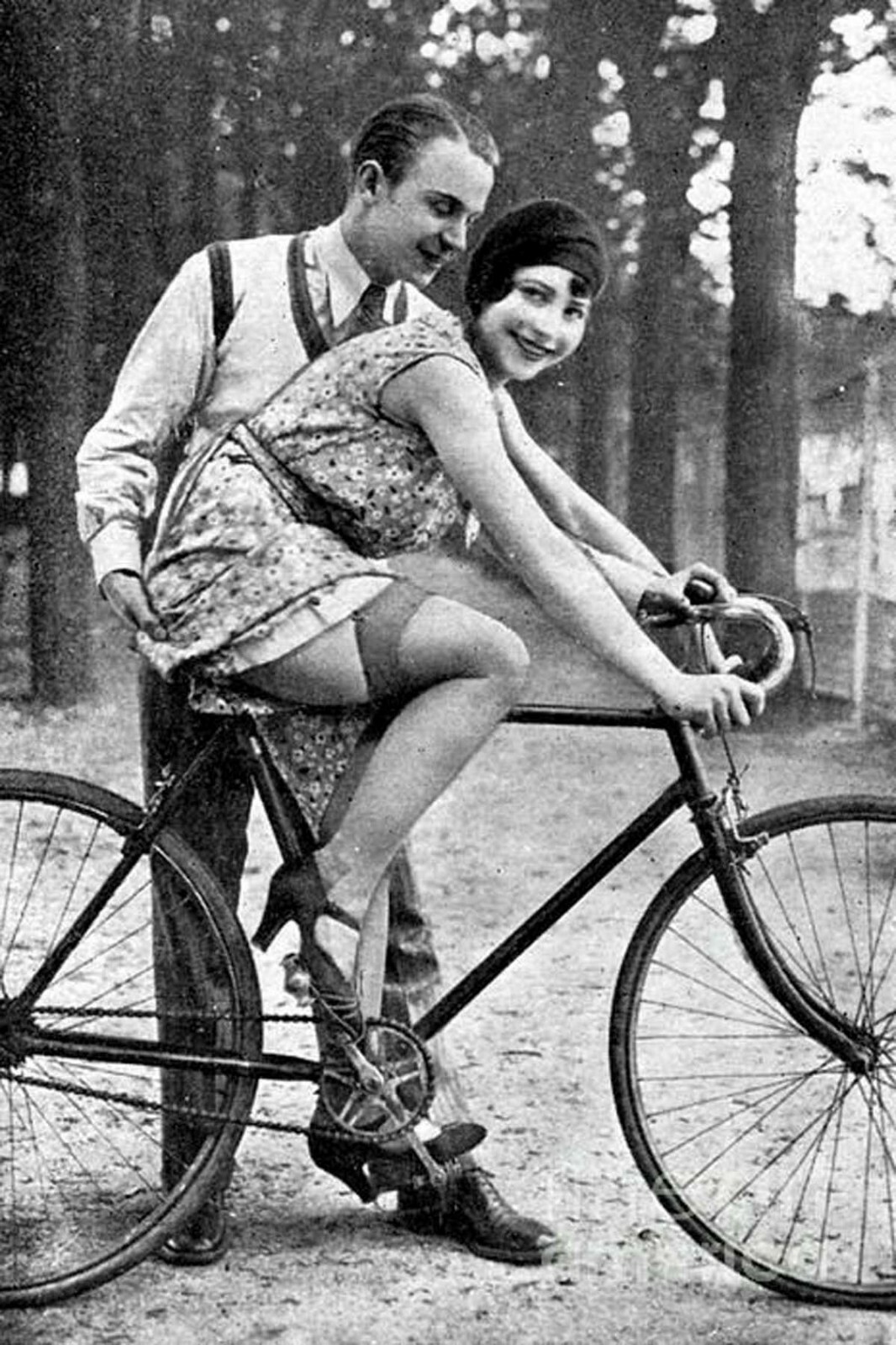 woman learning how to ride a bike WW2 Photo Glossy 4*6 in X029 woman learning how to ride a bike WW2 Photo Glossy 4*6 in X029