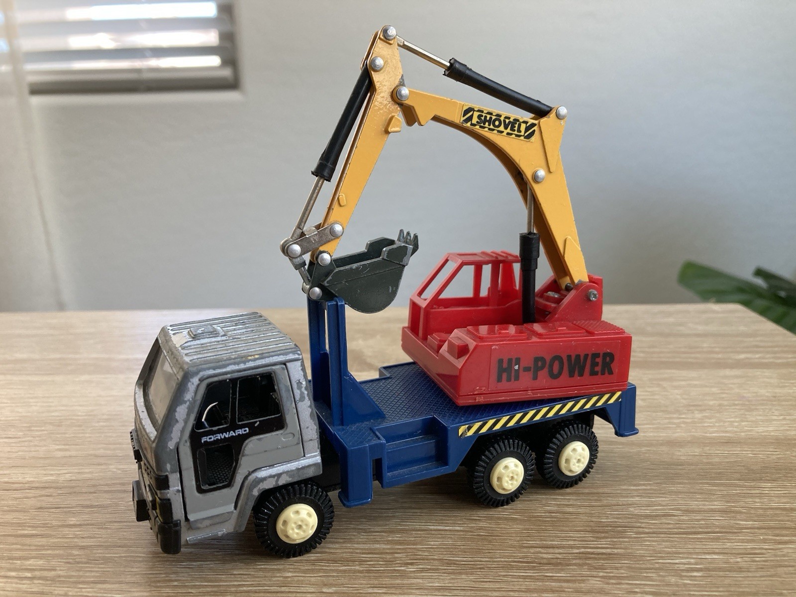 Yonezawa Diapet Isuzu Excavator Digger Truck Diecast Made in Japan US SELLER