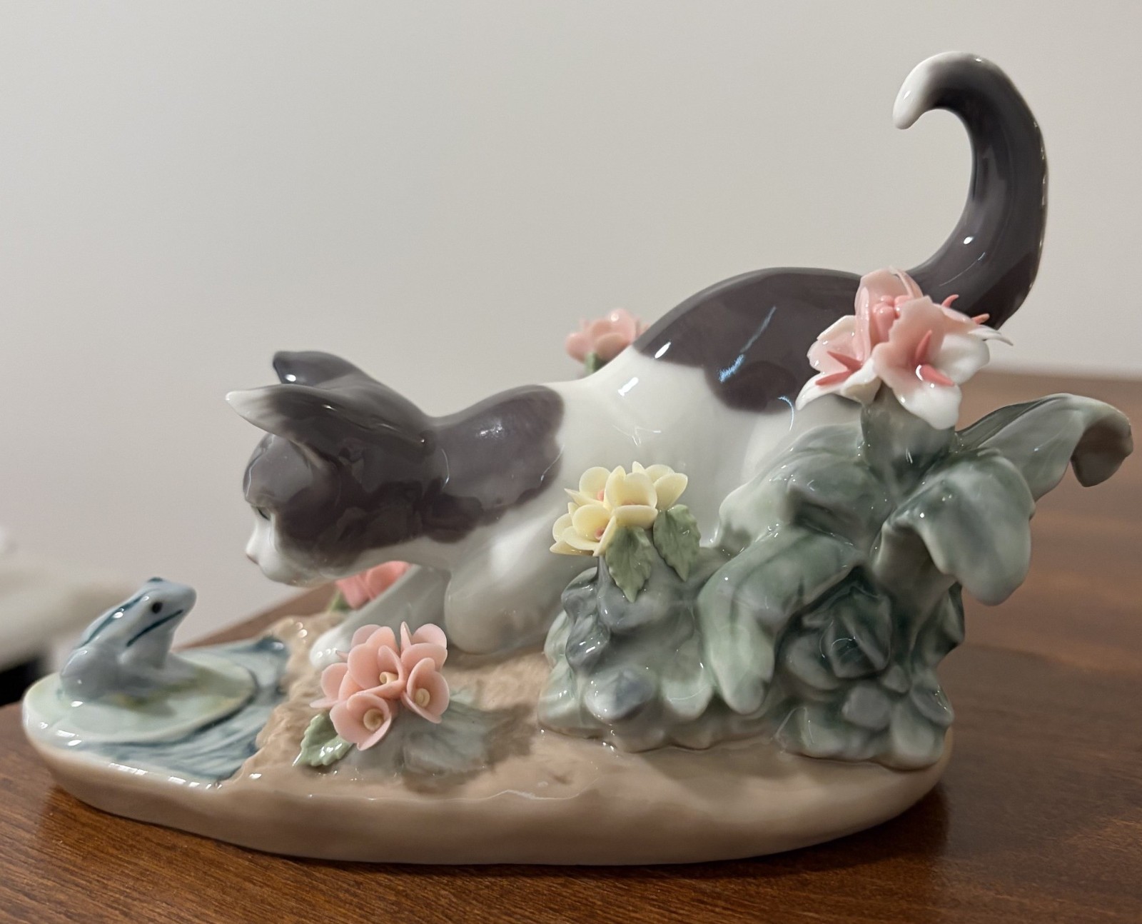 Signed Lladro Spain # 1442 Kitty Confrontation Porcelain Playful Cat & Frog 1983 Signed Lladro Spain # 1442 Kitty Confrontation Porcelain Playful Cat & Frog 1983