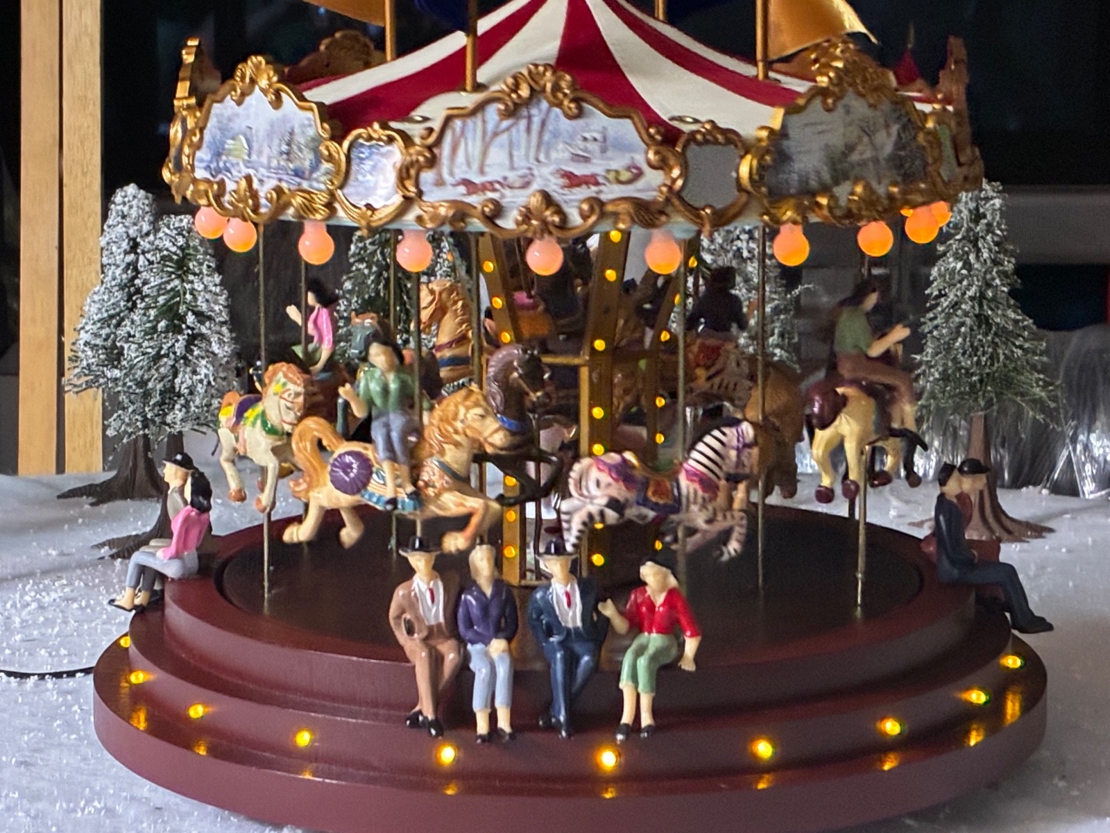 BEAUTIFUL CHRISTMAS CAROUSEL BEAUTIFUL CHRISTMAS CAROUSEL