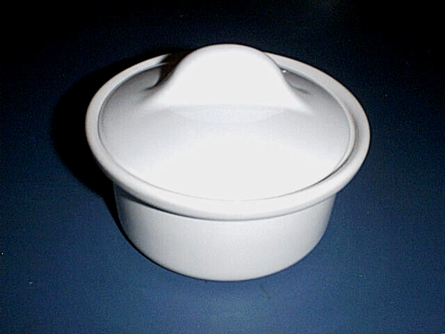 Vintage HALL CHINA #63 Pottery 8 oz Individual Casserole Bowl with Pub Lid WHITE