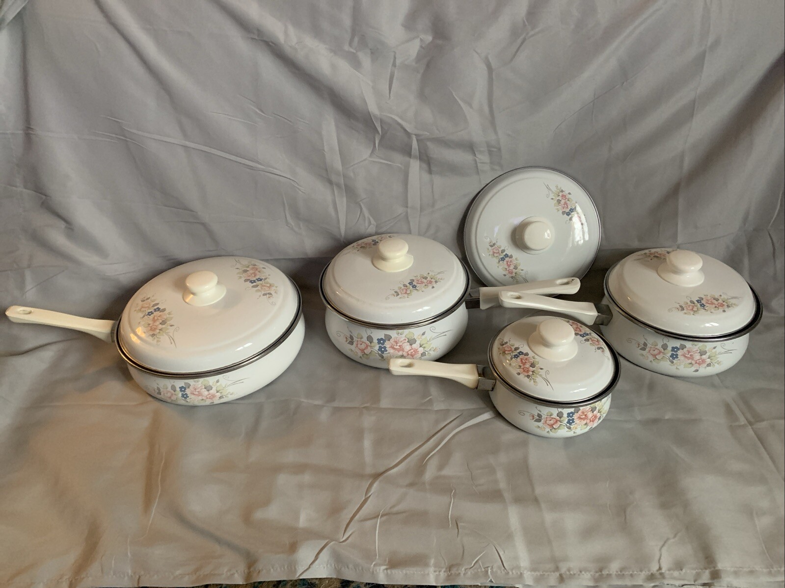 Vintage Heirloom Cookware Enamel Set W/Extra Lid Floral Pattern Flaws See Photos