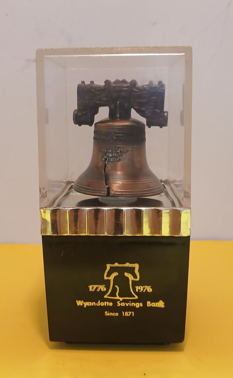 Vintage 1976 Bicentennial Liberty Bell Coin Bank Wyandotte Savings Bank 