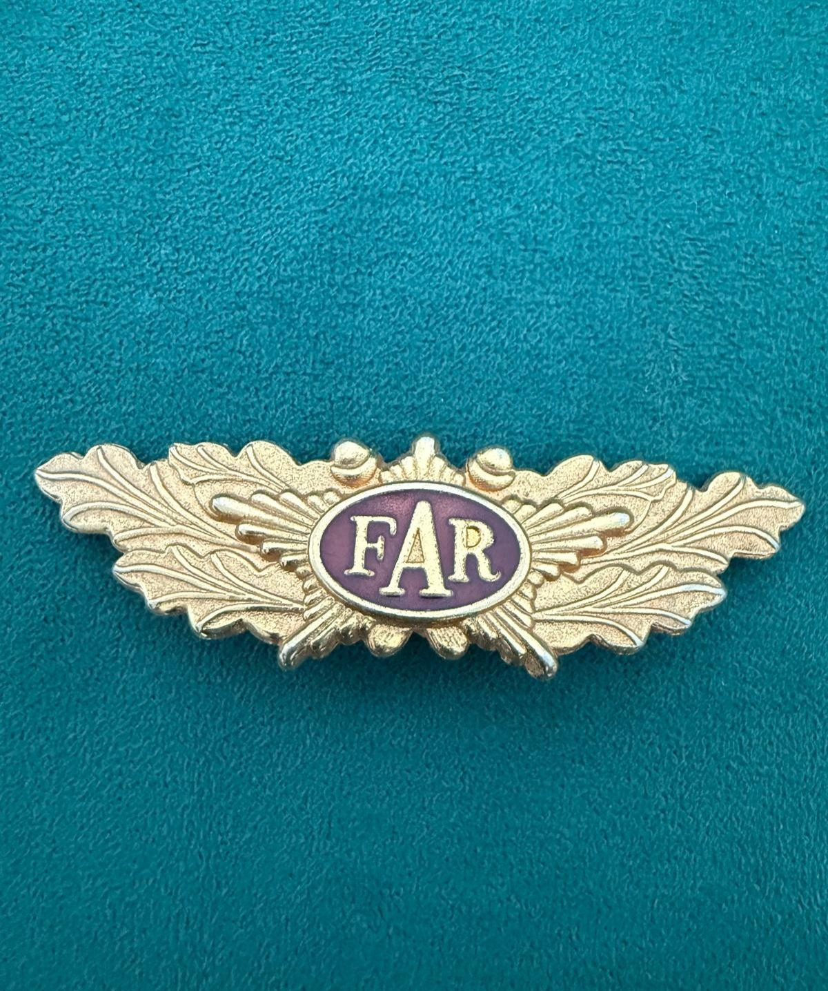 RARE VINTAGE CUBAN CAP WING PIN BADGE MEDAL FAR REVOLUTION REPUBLIC COLLECTIBLE