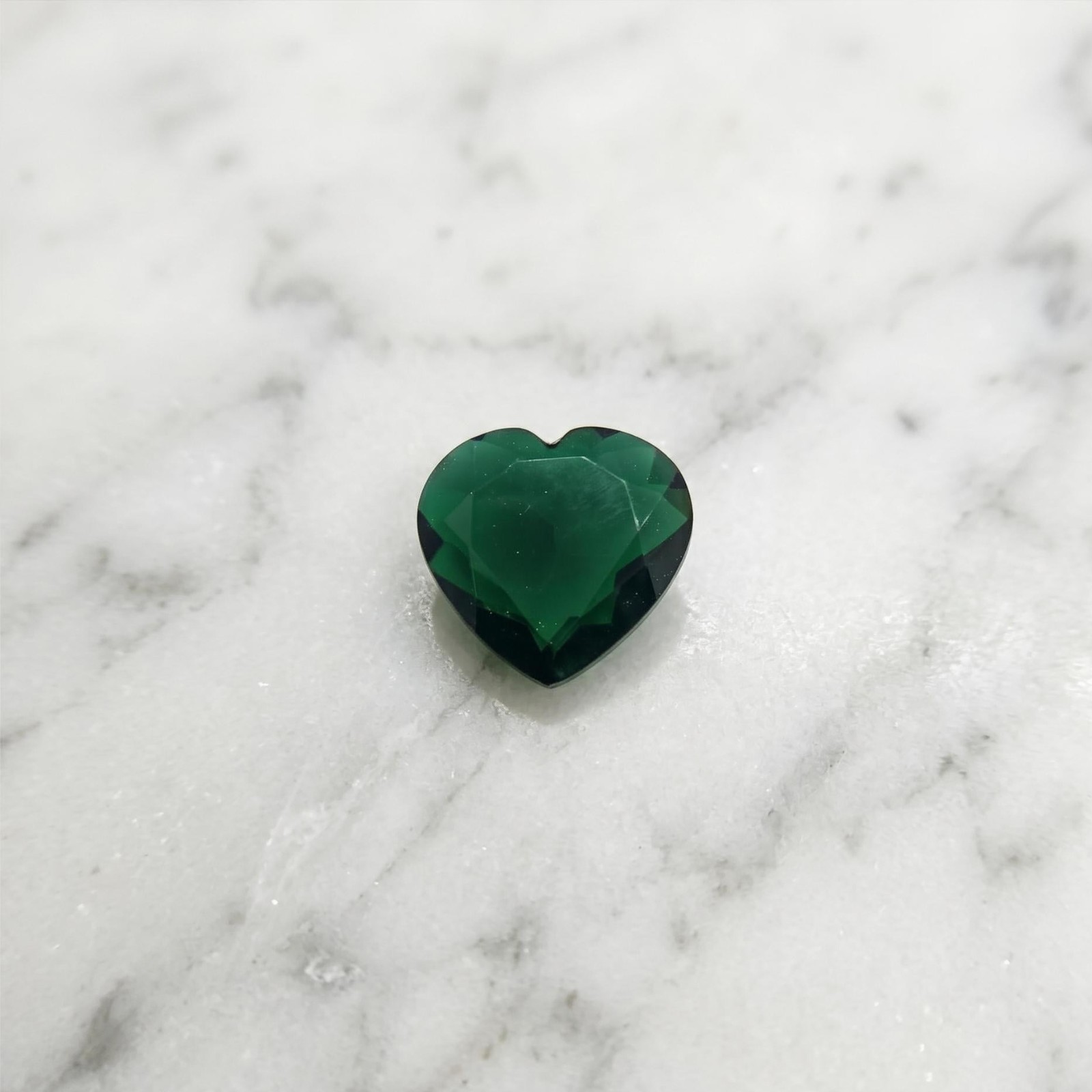 Loose Heart Emerald Green Crystal 20-25CT Romantic Statement Stone for Necklace Loose Heart Emerald Green Crystal 20-25CT Romantic Statement Stone for Necklace