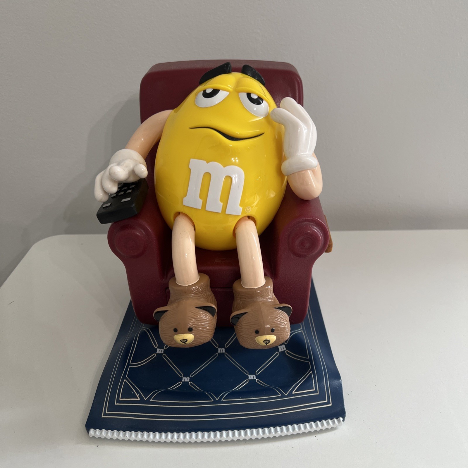 Vintage M&M\'s LA-Z-BOY Lounge Chair Candy Dispenser Yelllow, Limited Edition NIB