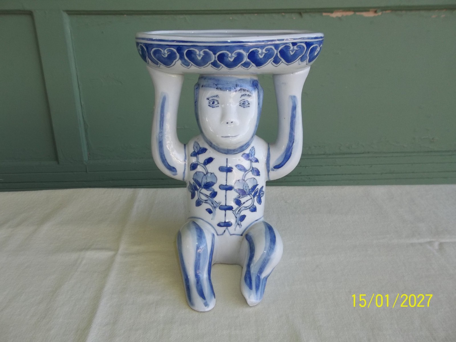 Vtg Chinoiserie Blue White 9 3/4” Ceramic Sitting Monkey Soap Dish Candy Bowl