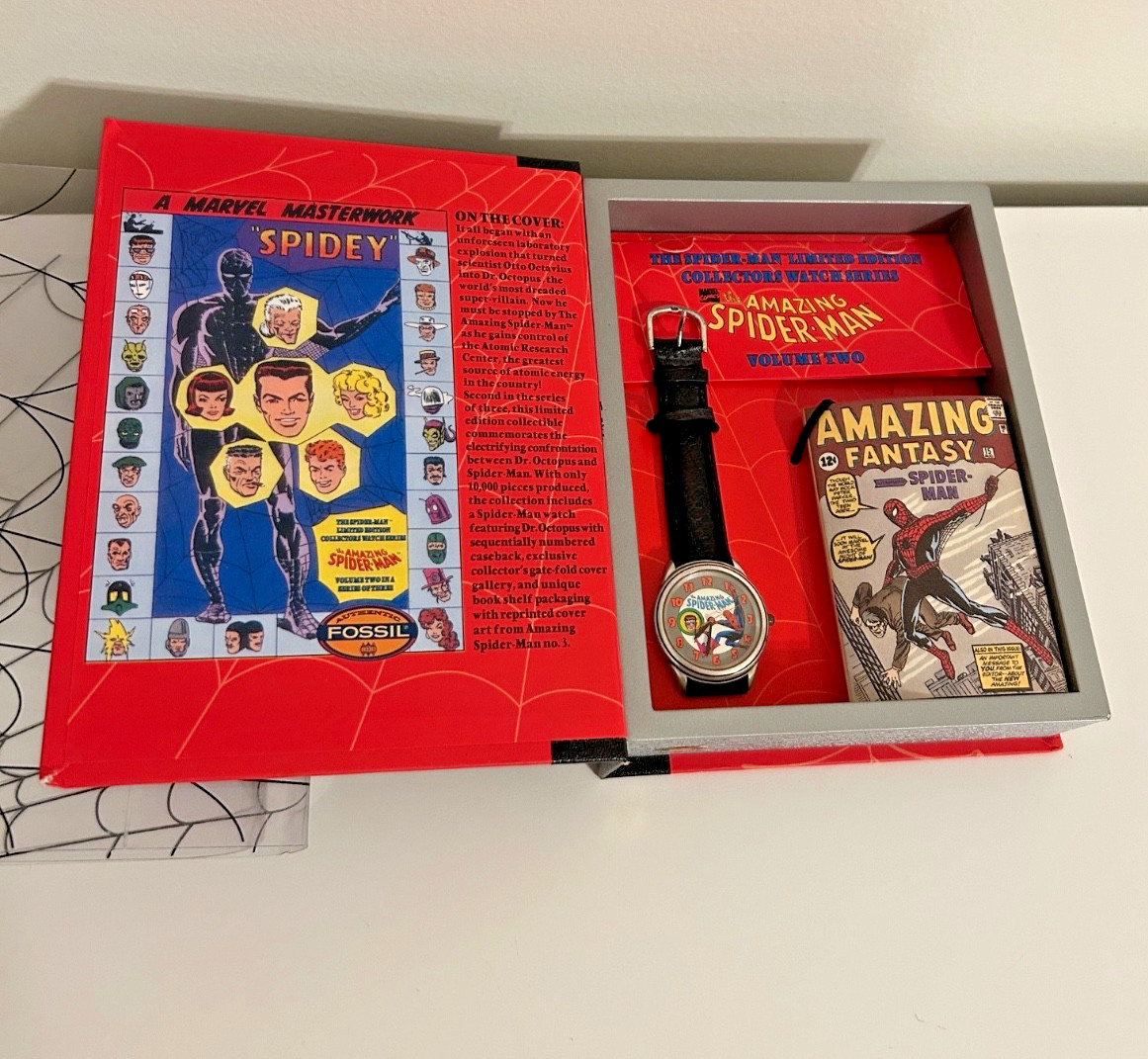 Unused 1994 Spider-Man Collectors Watch Vol 2 Fossil Limited Edition & Paperwork